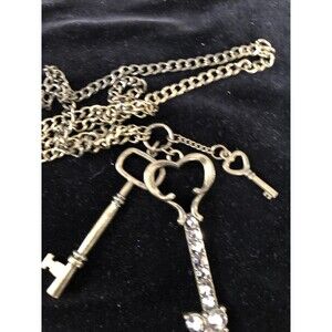Vintage antique gold tone Decorative 3 Key pendant necklace with 26”chain